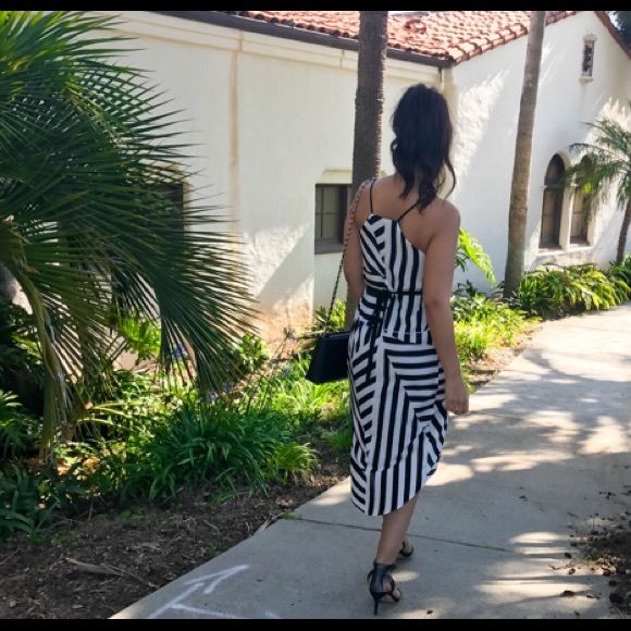 Stunning Long Maxi Dress - So Versatile - Picture 6 of 7